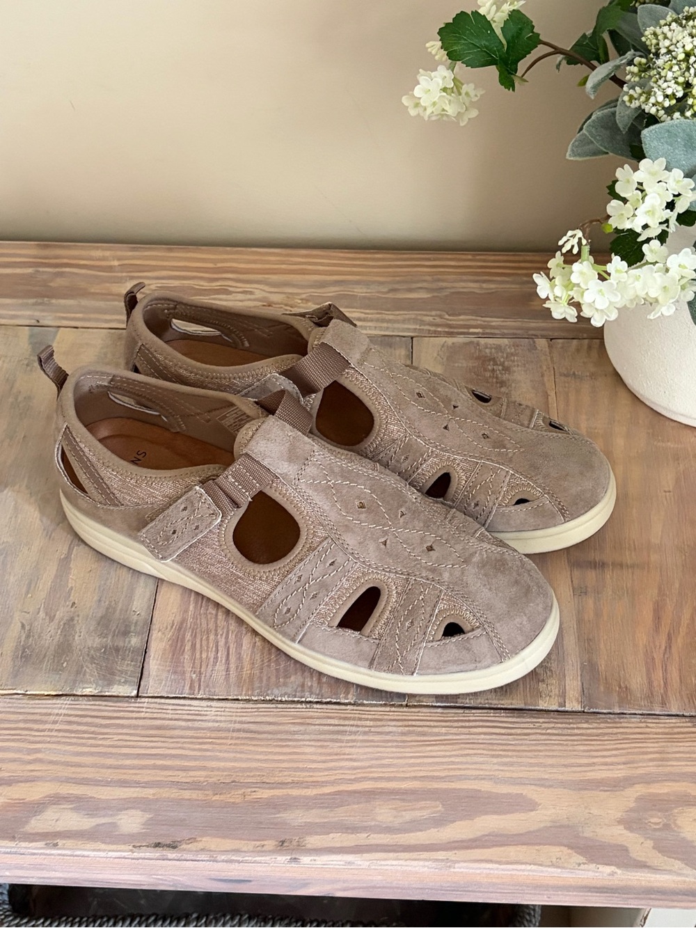 Earth Origins Effie WIDE Tan/Taupe Suede Comfort Sandals